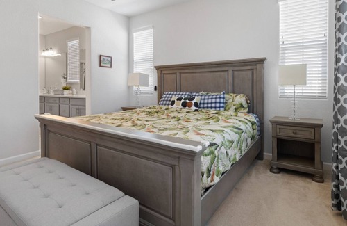 North Natomas House | Modern 3BR home in Sacramento with Netflix and Laundry
