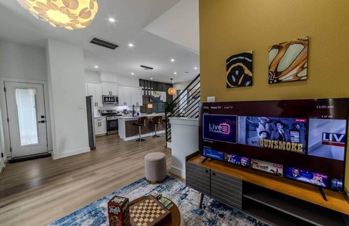 OST - South Union House | Modern 3BR Home - Med Center, NRG, Zoo, Downtown