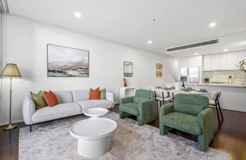 Docklands Apartment | Modern 3BR Melbourne Waterfront Apartment with Resort Amenities in Docklands