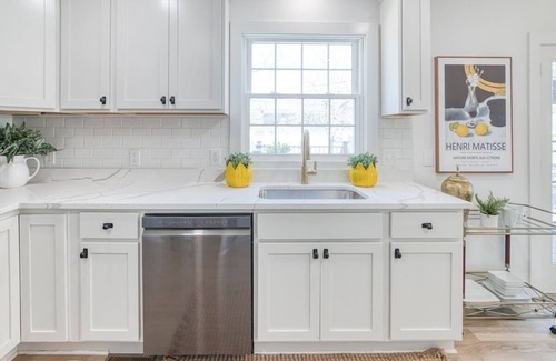 Parma House | Modern 3BR Retreat | Heart of Cleveland Living