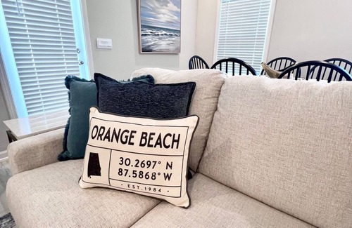 Orange Beach Condo | Modern 3BR Retreat 5 minutes to the beach, 3 minutes to the Wharf