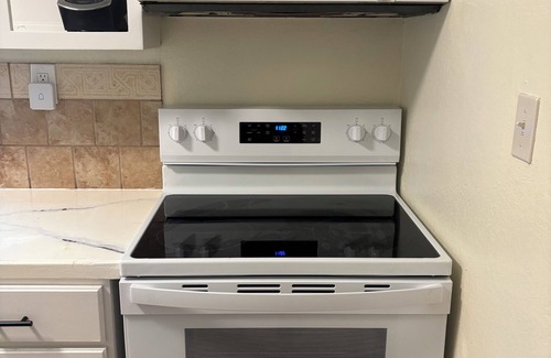 Dennis House | Modern 3BR Retreat on 1 Acre Smart TVs Coffee Bar WiFi