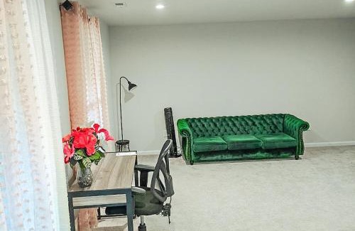 Cary House | Modern 3BR Townhouse Near RDU & Hospitals