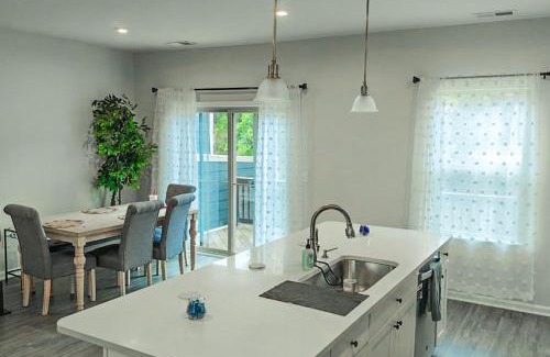 Cary House | Modern 3BR Townhouse Near RDU & Hospitals