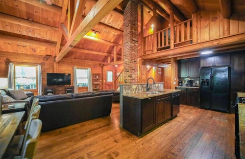 Afton Apartment | Modern 4 bd Log Cabin in Afton on 151 Brew/Wine Trail/Hike/Ski