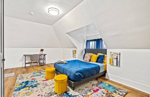 Pittsburgh Apartment | Modern 4 BDRM 2 bath Apt Baby & Fur Baby Friendly