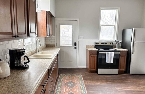 Evansville House | Modern 4 BDRM: Spacious, Near U of E & Downtown!