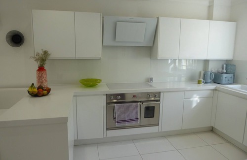 Devonport House | Modern 4 bed Townhouse in Mountwise with study
