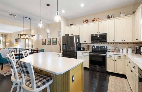 Augusta Ranch House | Modern 4-BR Home | Heated Pool | Jacuzzi | Grill