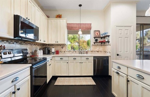 Augusta Ranch House | Modern 4-BR Home | Heated Pool | Jacuzzi | Grill