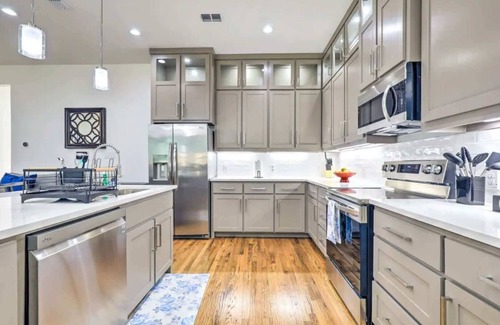 West Dallas House | Modern 4BD, Best in the West, Dallas Area