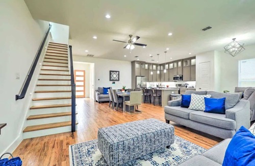 West Dallas House | Modern 4BD, Best in the West, Dallas Area