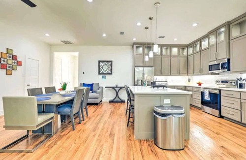 West Dallas House | Modern 4BD, Best in the West, Dallas Area