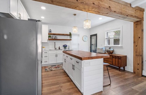 Atlantic City House | Modern 4BR/2BA -2.5 Blocks to Beach