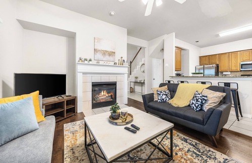 Plano House | ★ Modern 4BR Family Retreat Pet-Friendly/No Carpet, Game Room, Great Location