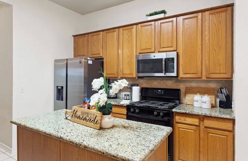 Plano House | ★ Modern 4BR Family Retreat Pet-Friendly/No Carpet, Game Room, Great Location