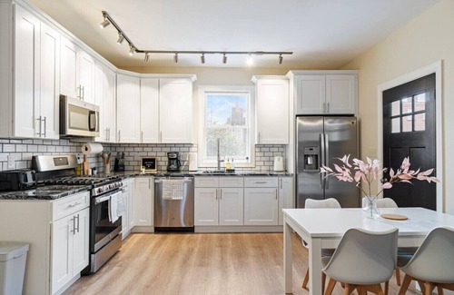 Larimer House | Modern 4BR Home, Fully Equipped Kitchen & Parking