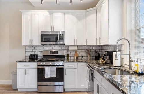 Larimer House | Modern 4BR Home, Fully Equipped Kitchen & Parking