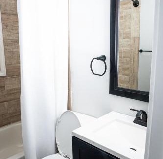 Conyers House | Modern 4BR Home Great Location Spacious