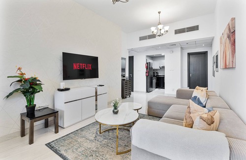 Business Bay Apartment | Modern 4BR w/Gym, Pool, Sauna & Skyline Views