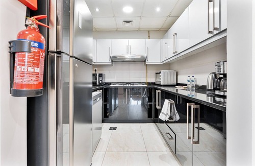 Business Bay Apartment | Modern 4BR w/Gym, Pool, Sauna & Skyline Views