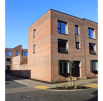 Cribbs Causeway House | Modern 5 Bedroom Town House with off St Parking