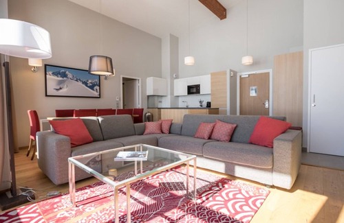 Arc-1800 Apartment | Modern 5-room apartment with pool, spa, gym, parking in Arcs 1800