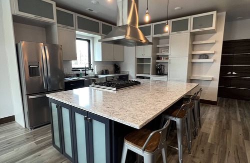 Great Falls House | Modern 5bd mins from downtown