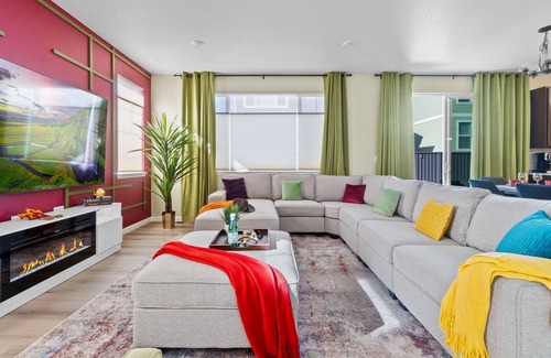 Superior House | Modern 5BR Getaway, Hot Tub, Game Room, Fireplace,Grill & Pet-Friendly Stay
