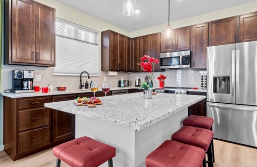 Superior House | Modern 5BR Getaway, Hot Tub, Game Room, Fireplace,Grill & Pet-Friendly Stay