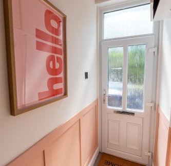 Caerleon House | Modern 6 Person Cosy Cottage in Historical Newport