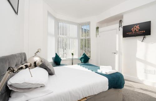 Wallasey Apartment | Modern 6bedroomall ensuite in Birkenhead Free Parking and Wifi