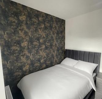 Northenden Apartment | Modern 8-Room Ensuite House with Shared Lounge and Kitchen