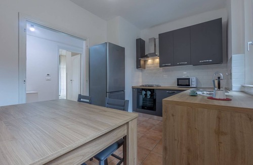 Historic Center Apartment | Modern 96 sqm apartment, perfect for 5 people, located on the first floor of a building with lift (twenty steps to access it). The accommodation is located in a strategic position, just a 4-minute walk from the Parco 11 Settembre 2001 and a 6-minute walk