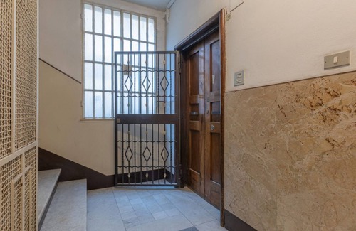Historic Center Apartment | Modern 96 sqm apartment, perfect for 5 people, located on the first floor of a building with lift (twenty steps to access it). The accommodation is located in a strategic position, just a 4-minute walk from the Parco 11 Settembre 2001 and a 6-minute walk