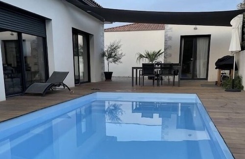 Carmaux House | Modern air-conditioned house with swimming pool in a quiet location 15 kms from Albi