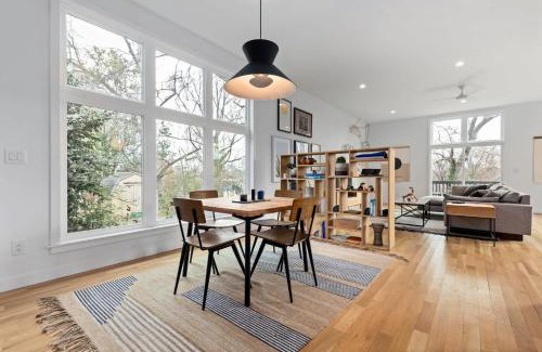Downtown House | Modern Amenities Downtown - Raleigh Craftsman