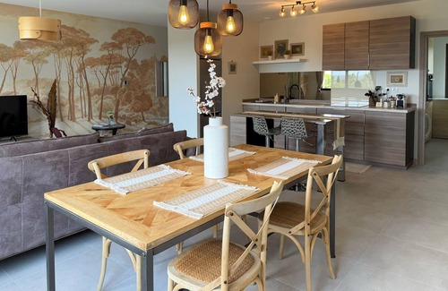 Villeneuve-les-Bouloc Apartment | Modern and Cozy Apartment with Private Pool
