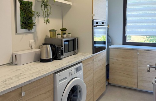 Villeneuve-les-Bouloc Apartment | Modern and Cozy Apartment with Private Pool