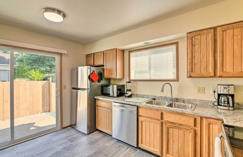 Abbott Loop House | Modern Anchorage Townhome: 8 Mi to Downtown!