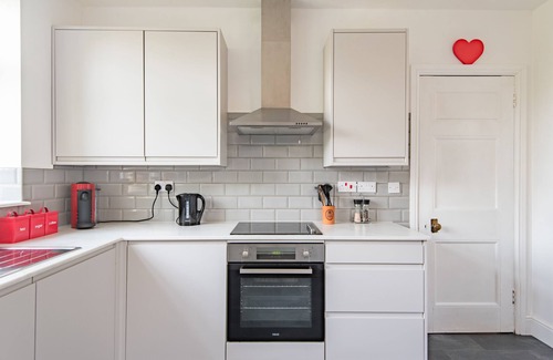Sandwich House | Modern and comfortable holiday home, located in the charming historic town of Sandwich. Perfect for