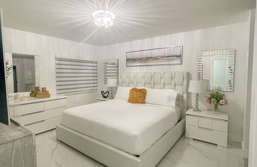 The Hammocks House | Modern and Cozy Home with King Bed Suite in Miami (fully equipped)