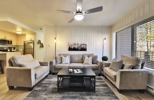 Brian Head Condo | Modern and Cozy Retreat - Steps from the Slopes!