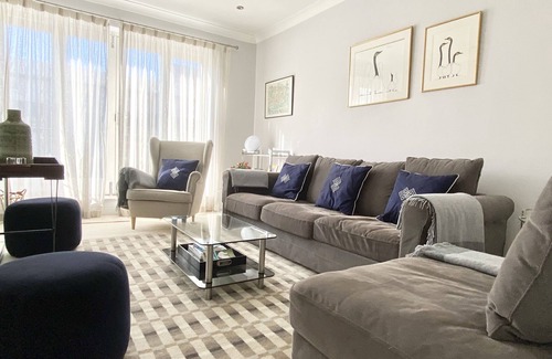 Chelsea House | Modern and luxury 3beds/3 baths house with terrace and garden