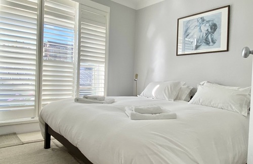 Chelsea House | Modern and luxury 3beds/3 baths house with terrace and garden