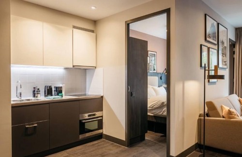 The Hague Center Apartment | Modern and spacious one-bedroom apartment offering you the comfort of home