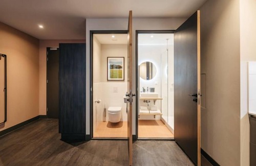 The Hague Center Apartment | Modern and spacious one-bedroom apartment offering you the comfort of home