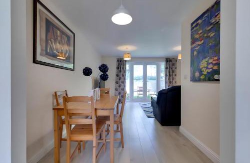 Cambridge House | Modern and Spacious Townhouse with Free Parking Pass the Keys