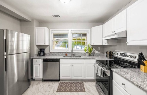 Atlanta House | Modern and Stylish Bungalow 8 Min from Mercedes-Benz