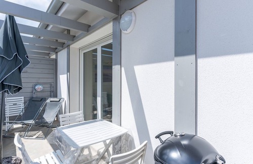 Mimizan-Plage Apartment | Modern Apartment 400m from Ocean, Sleeps 4, 2 Stars Rating, Forest Edge